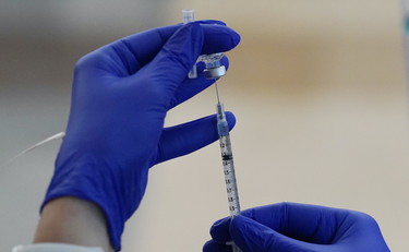 Il regalo dell'Ema ai governi, ok al vaccino Pfizer prima di Natale