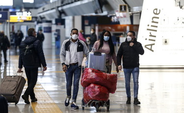 Variante virus, l'Italia blocca i voli dal Regno Unito