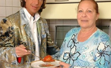 La mamma cambia la serratura. Zequila resta fuori di casa