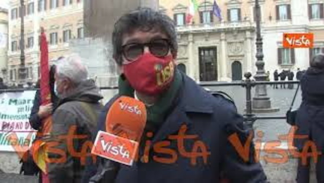 I lavoratori Alitalia in piazza: “Vediamo con terrore la possibilità di vedere dimezzati i voli”