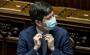 Il governo si occupa solo di Sanremo. Speranza diventa pr del Festival