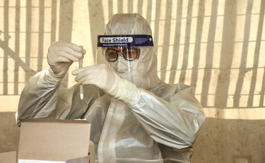 Lotta al Covid, in Cina arrivano i tamponi anali