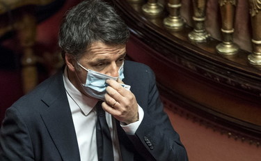 Al governo senza Bonafede e Azzolina. Ecco i paletti di Renzi per il Conte ter