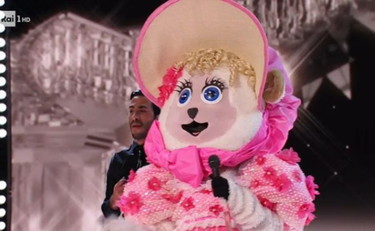 Il Cantante Mascherato, tre indizi portano a lei: chi è la Pecorella