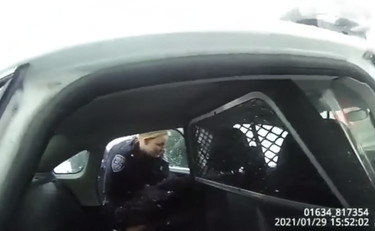 Spray urticante contro una bambina di 9 anni. Arresto choc in Usa