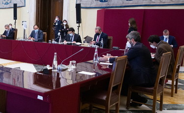 Camera a ore per la crisi di governo. La pagliacciata di Fico va avanti