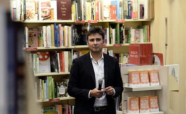 Non vi piegate alla manovra Draghi. Così Di Battista spacca i grillini