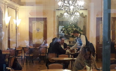 Vertice a tre con Salvini, Giorgetti e Fontana davanti a un caffè. La Lega è pronta per Draghi