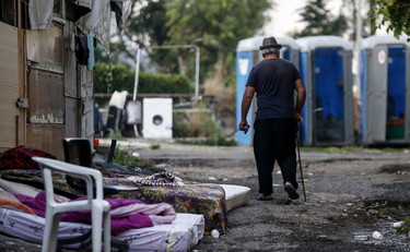 Bomba Covid nel campo nomadi di Castel Romano