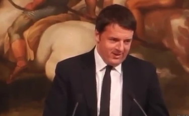 Matteo Renzi da barzelletta non solo con l'inglese: i video che spopolano sui social |VIDEO