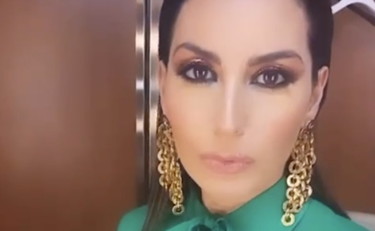 Elisabetta Gregoraci spacca.... con uno spacco vertiginoso