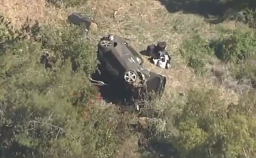 La macchina di Woods si accartoccia. Le tremende immagini dell'incidente