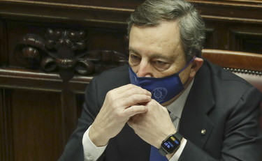Draghi alla scelta più difficile: lockdown o convivere col virus