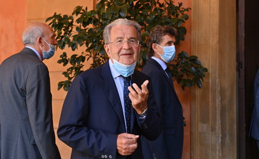 I vaccini compriamoli da Putin. Prodi sgancia la bomba Sputnik