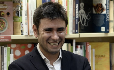 Di Battista non molla e va all'assalto del banchiere Draghi