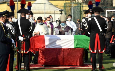 A Limbiate l'ultimo saluto ad Attanasio “Sarai giovane per sempre”