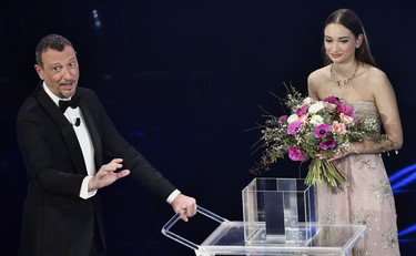 Insieme ce la faremo, sul palco di Sanremo parla l'infermiera Covid