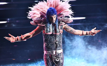 A Sanremo canta Achille Lauro e sembra Loredana Bertè
