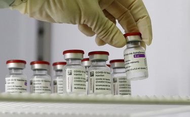 Casi di trombosi, la Danimarca sospende lotto AstraZeneca