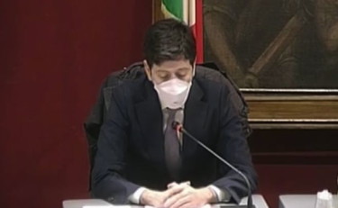 Covid, Speranza: campagna vaccini va avanti, sono unica vera arma