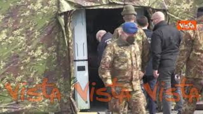 Figliuolo e Curcio danno l'esempio vaccinandosi con AstraZeneca, il racconto della giornata