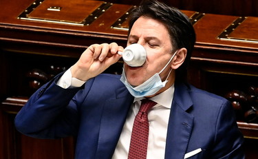 Ecco perché Conte e Casalino erano così nervosi. Bevevano in media almeno 10 caffè al giorno