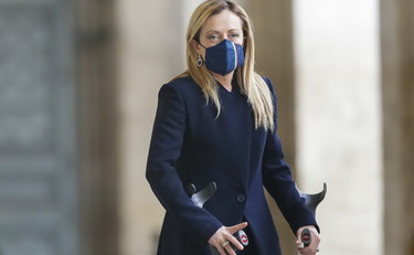 Provvedimento idiota, la Meloni si scaglia su Speranza sulle scuole