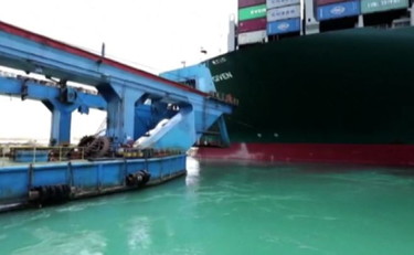 Canale di Suez, forse domani si sblocca la Ever Given