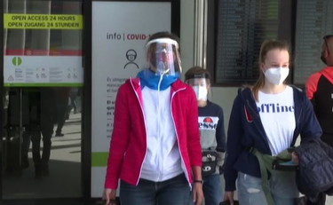 I turisti tedeschi arrivano a Maiorca per le vacanze pasquali