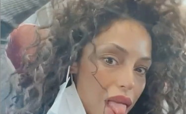 Raffaella Fico torna in tv per sfidare Elettra Lamborghini: i capelli non le danno pace