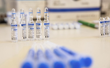 Segnali di pace tra Europa e Russia: sì all'ispezione sul vaccino Sputnik