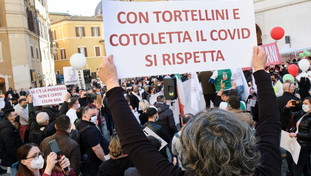 Al ristorante solo i deputati: i parlamentari non rinunciano al magna magna