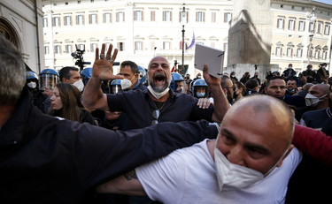 L'Italia tradita e affamata esplode di rabbia