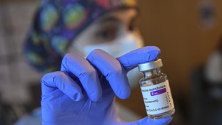 Adesso è ufficiale: c'è un legame tra il vaccino di AstraZeneca e le trombosi rare