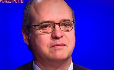 AstraZeneca è sicuro, fate il primo vaccino disponibile, Magrini (Aifa) tranquillizza tutti