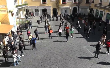 Protesta dei lavoratori del turismo nella Piazzetta di Capri