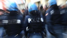 Fuori dalle nostre zone. Trecento giovani radunati per il rapper, scoppia la guerriglia urbana