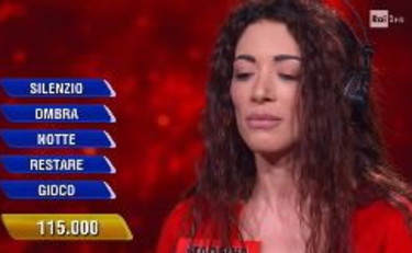 Pole dance in intimo nero, Martina Crocchia supersexy fa impazzire il web