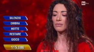 Pole dance in intimo nero, Martina Crocchia supersexy fa impazzire il web