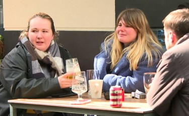 Londra riapre: fra pub e negozi, tutti in fila a Oxford Street