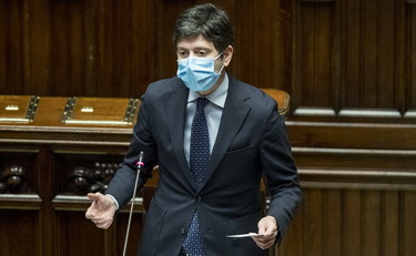 Imprudente, ambiguo e scialbo, Speranza si deve dimettere. È icona del demerito