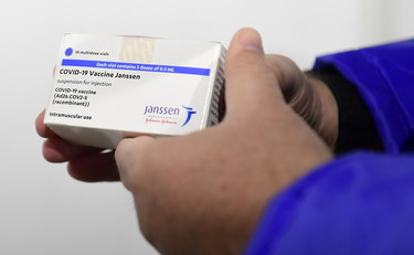 Johnson & Johnson per gli over 60, così cambia il piano vaccini