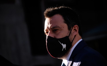 Si deve vergognare. Salvini zittisce la Guzzanti sui commercianti