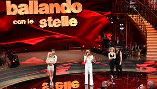 Ballando con le stelle, un grave indizio sul tweet osceno: indaga la polizia