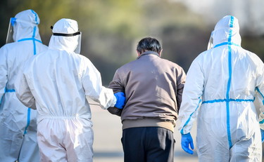 Risiko con gli infermieri invece di assumerli. Crisi negli ospedali del Lazio, sistema al collasso