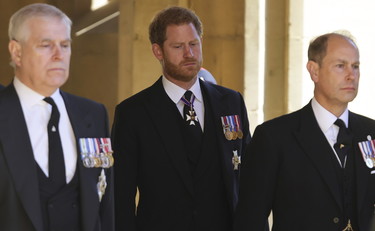 Harry è sconvolto, ma Meghan non fa nulla per la pace dopo la morte di Filippo
