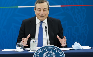 Un pass per spostamenti ed eventi: ecco chi potrà lasciarsi alle spalle il Covid