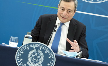 Spinta per tornare alla normalità, ma Draghi vuole il coprifuoco alle 22. Rispunta il Dpcm