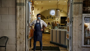 Svolta per i locali: ecco da quando riapriranno bar e ristoranti al chiuso