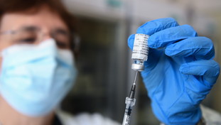 Il vaccino italiano voluto da Arcuri è un flop e l'azienda pensa già al cambio di strategia